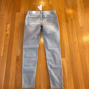 New NWT White House Black Market The Skinny Grey Wash Denim Jeans Sz 6 Bead trim
